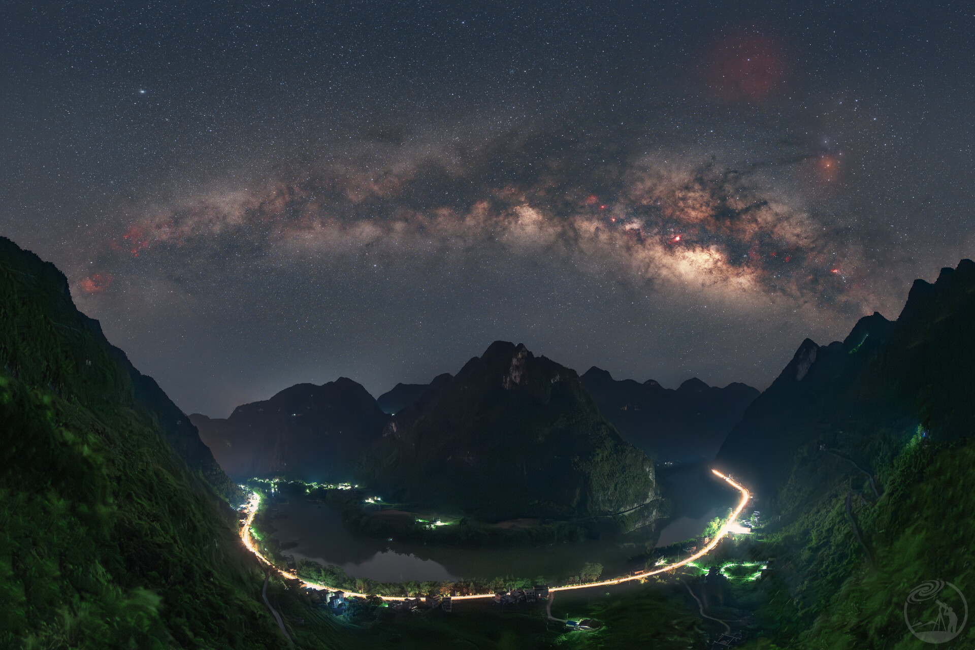 峡谷上空的天路