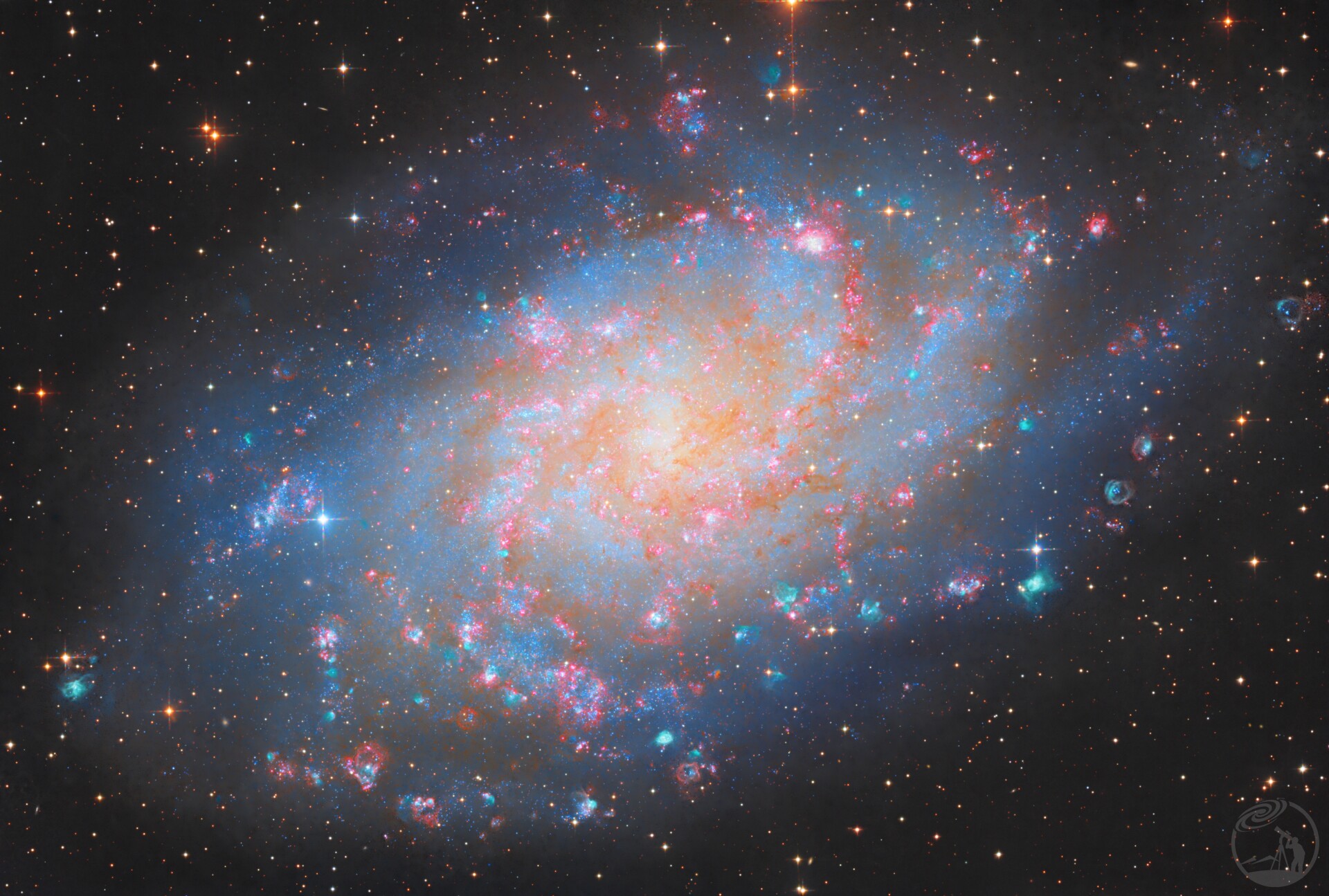 M33三角座星系