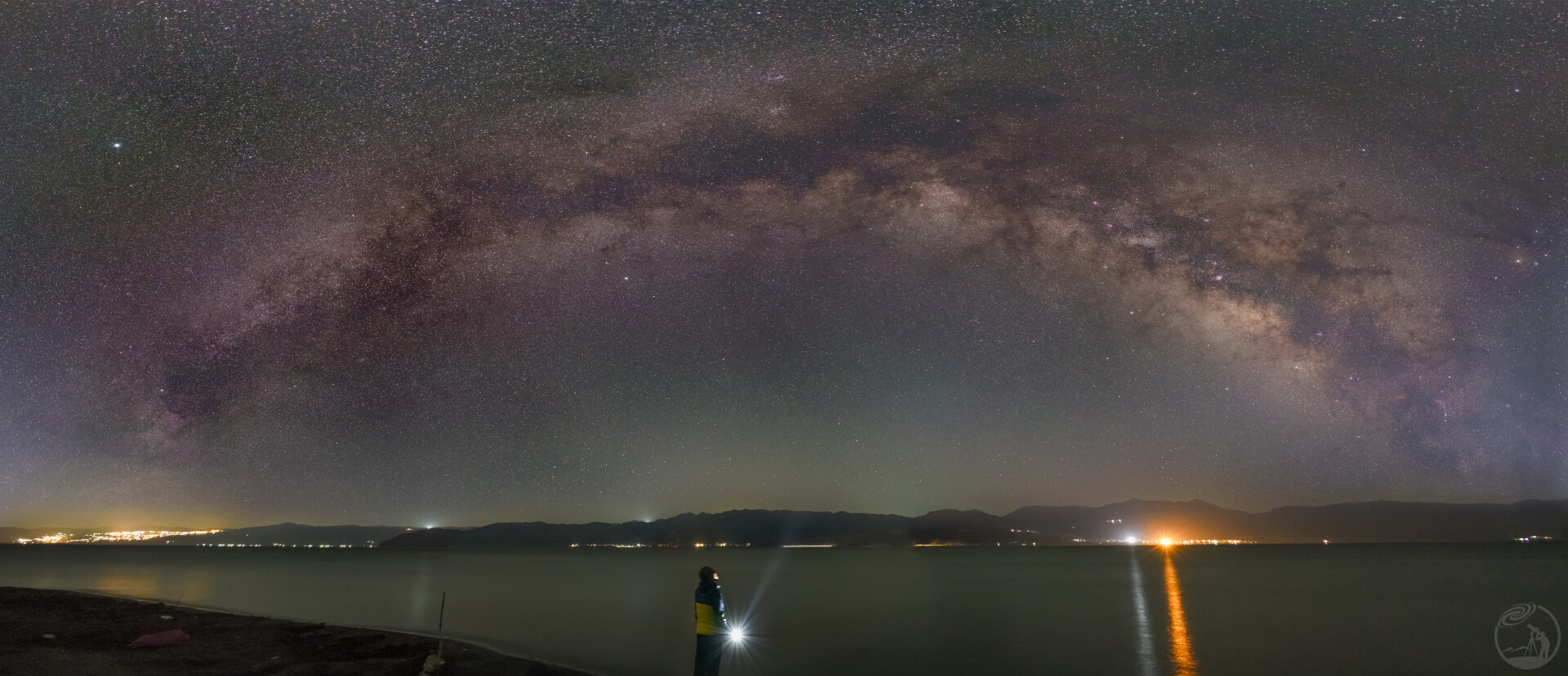 天接云涛连晓雾，星河欲转千帆舞