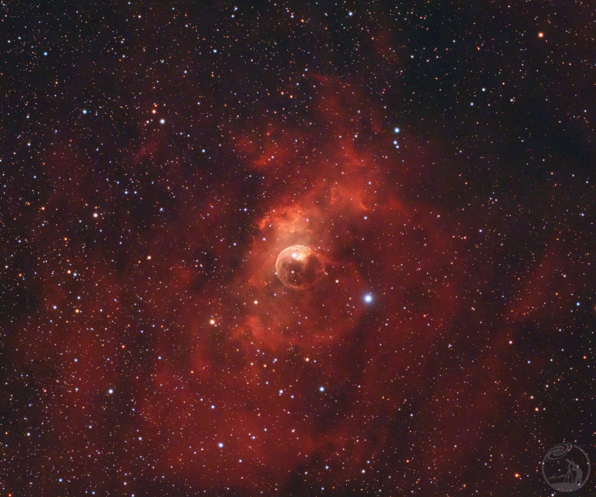 ngc7635红色的珍珠