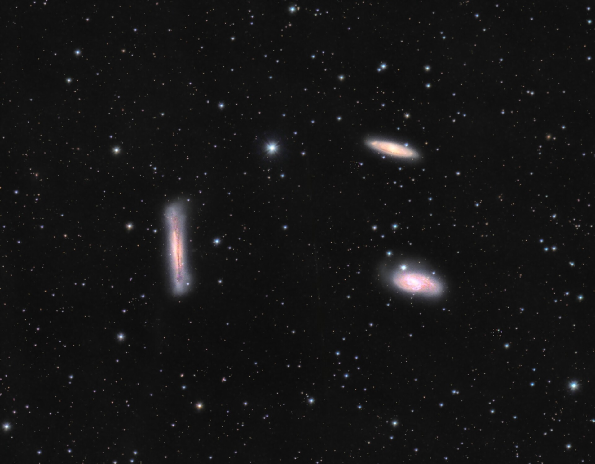 狮子三重星系m66
