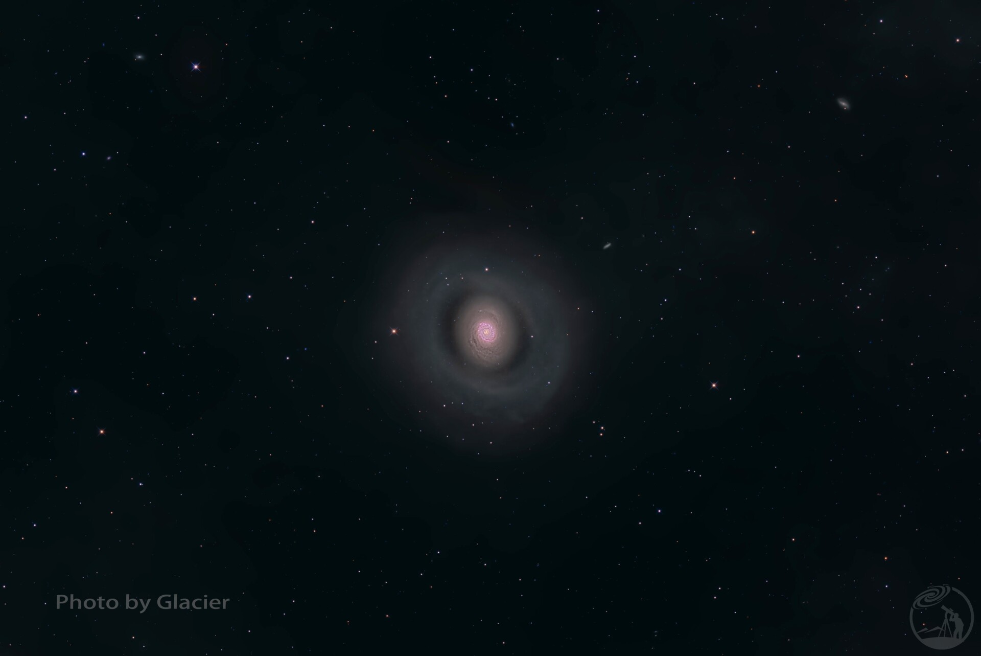 M94. 鳄鱼眼星系