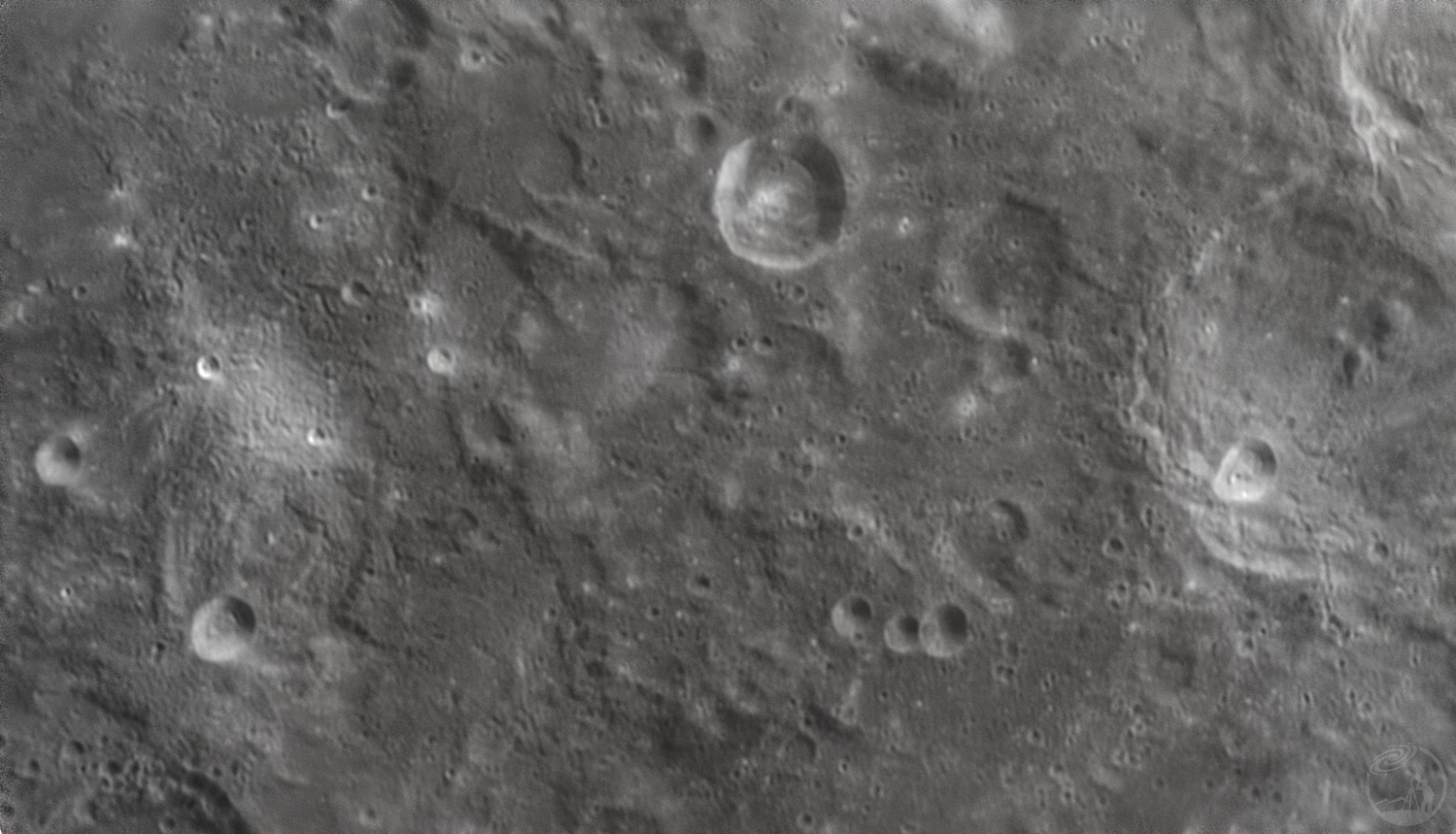 西里尔（Cyrillus，右）、康德（Kant、上）及笛卡尔（Descartes，左）等环形山