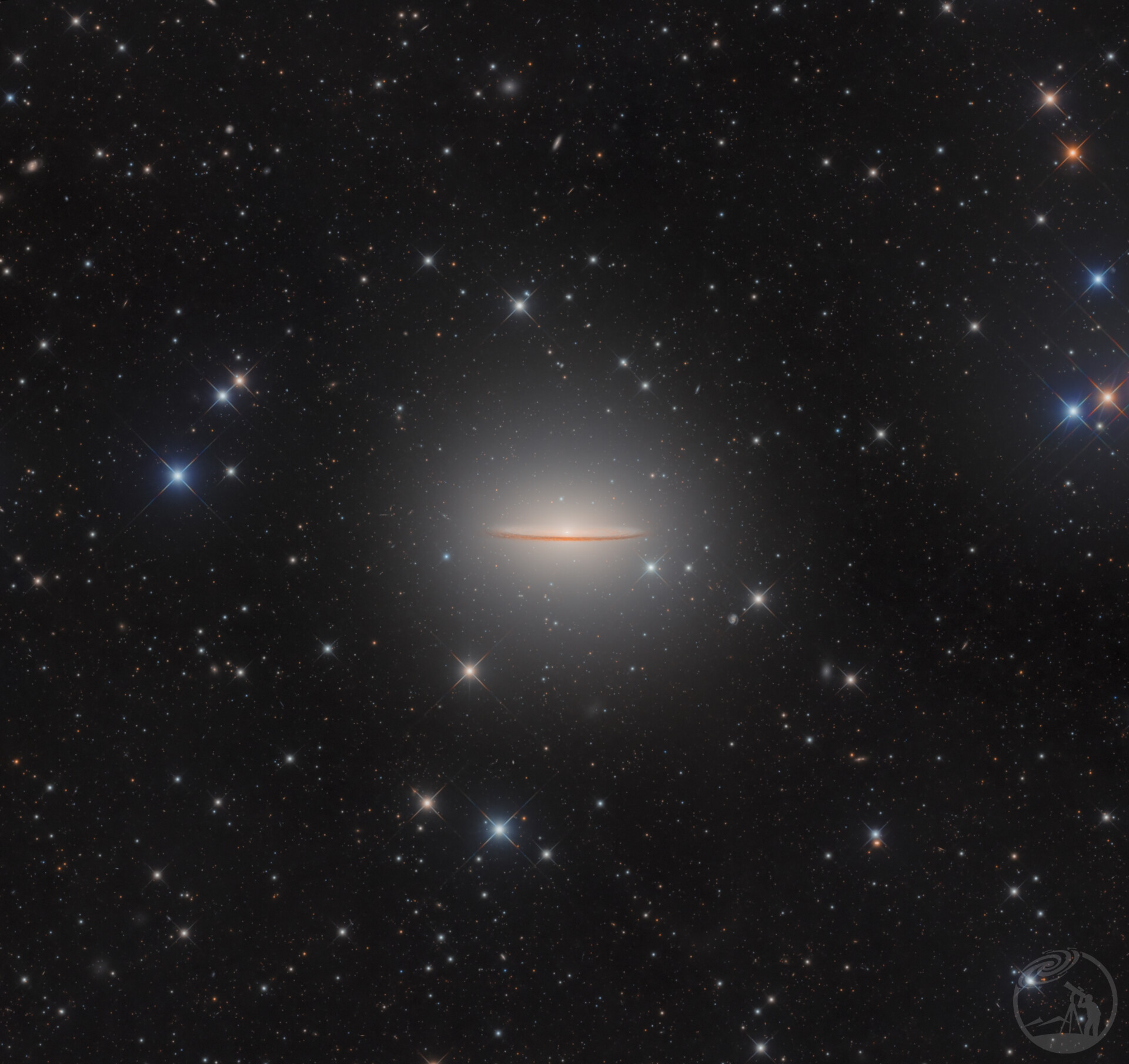 M104 阔边草帽星系