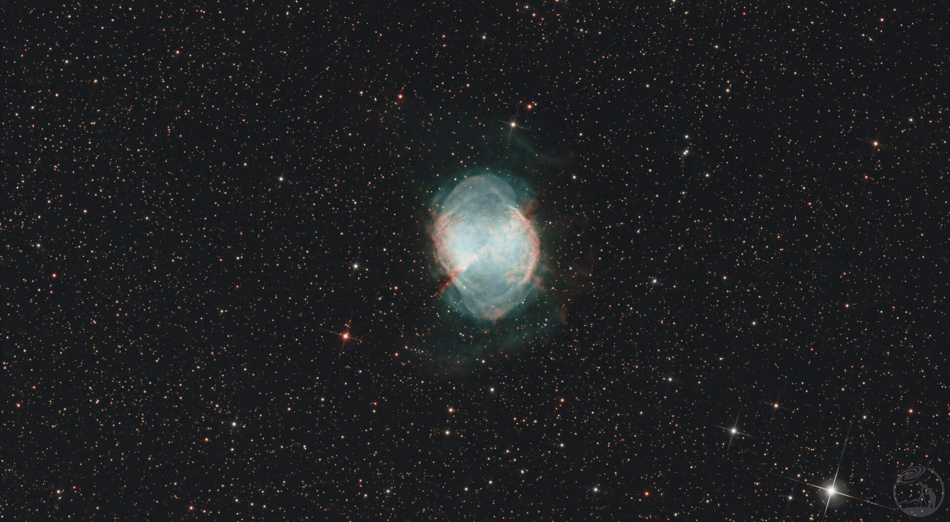 哑铃星云