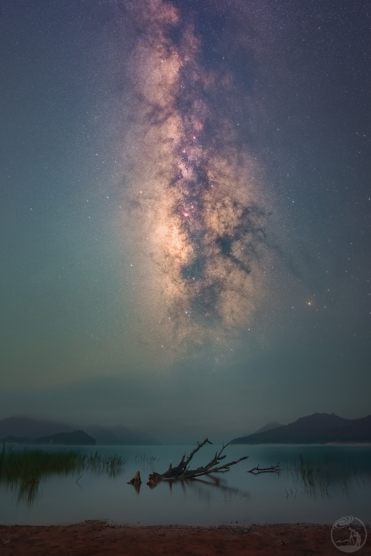 沉木观天瀑