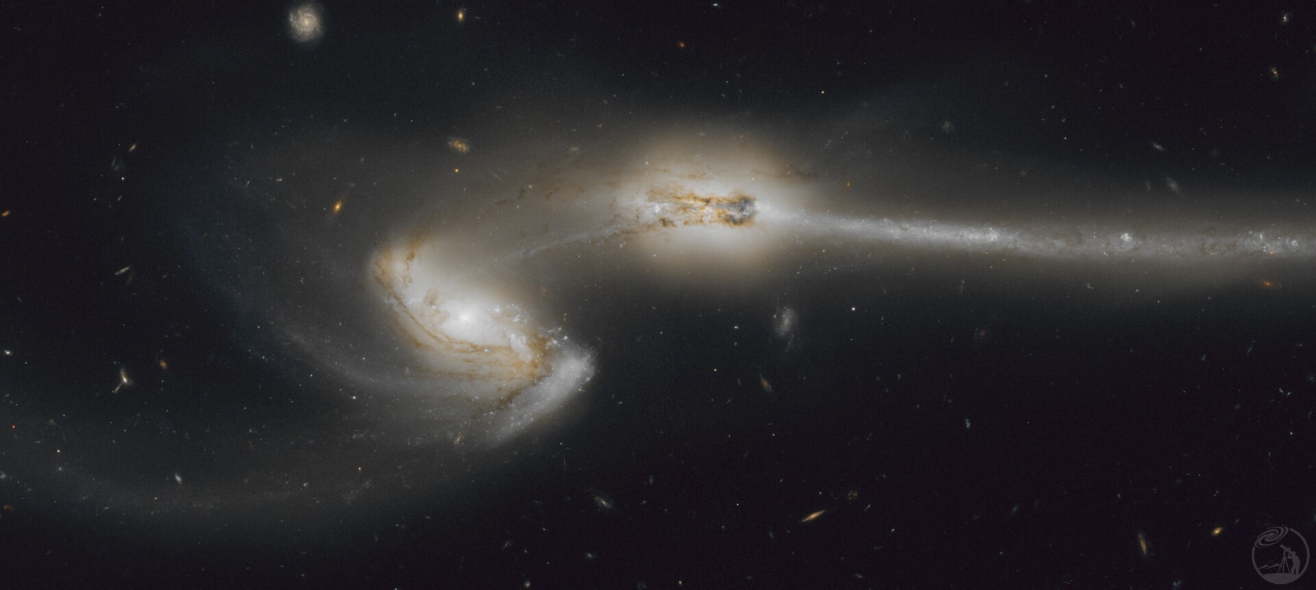 NGC4676双鼠星系