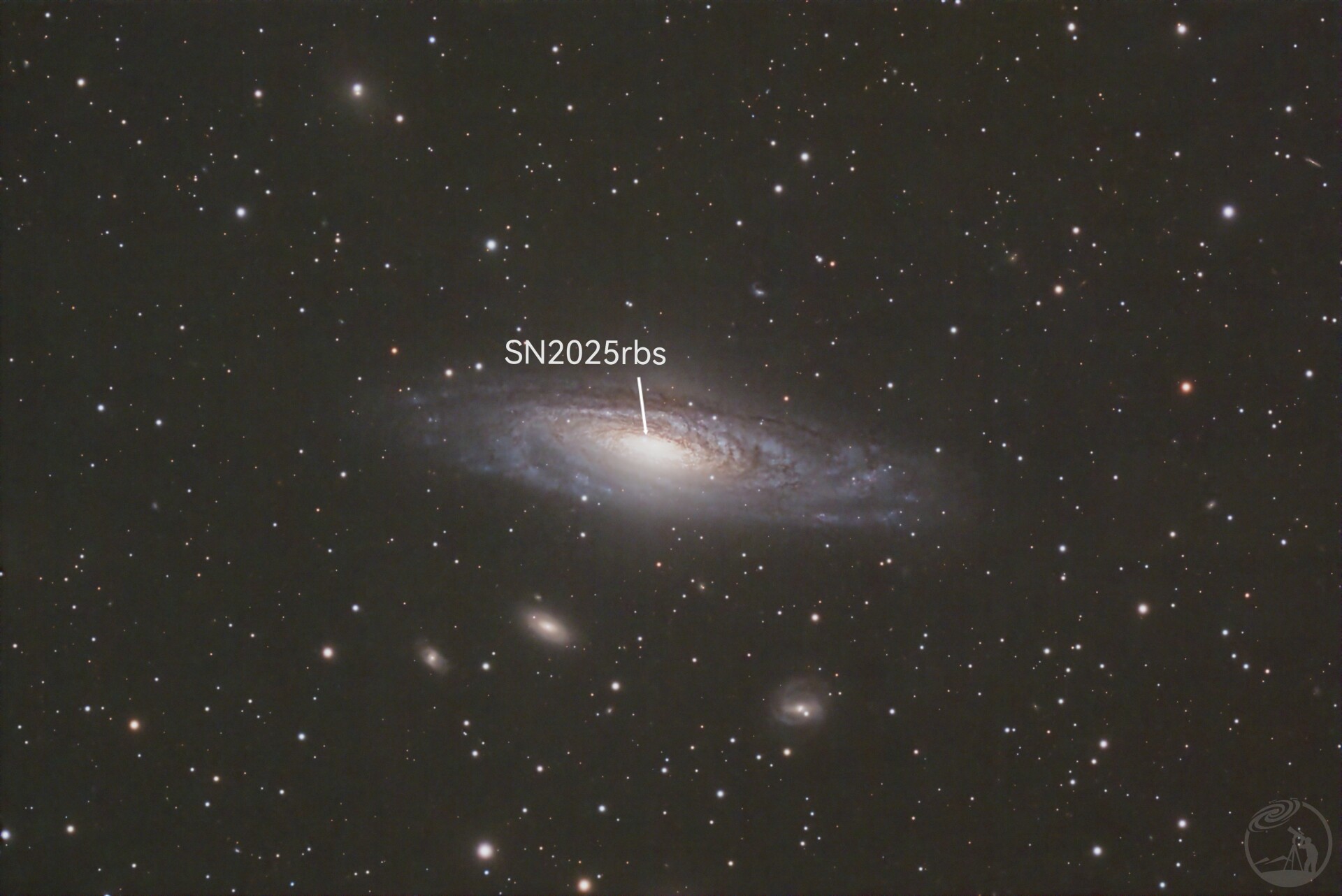 鹿舔星系超新星v1