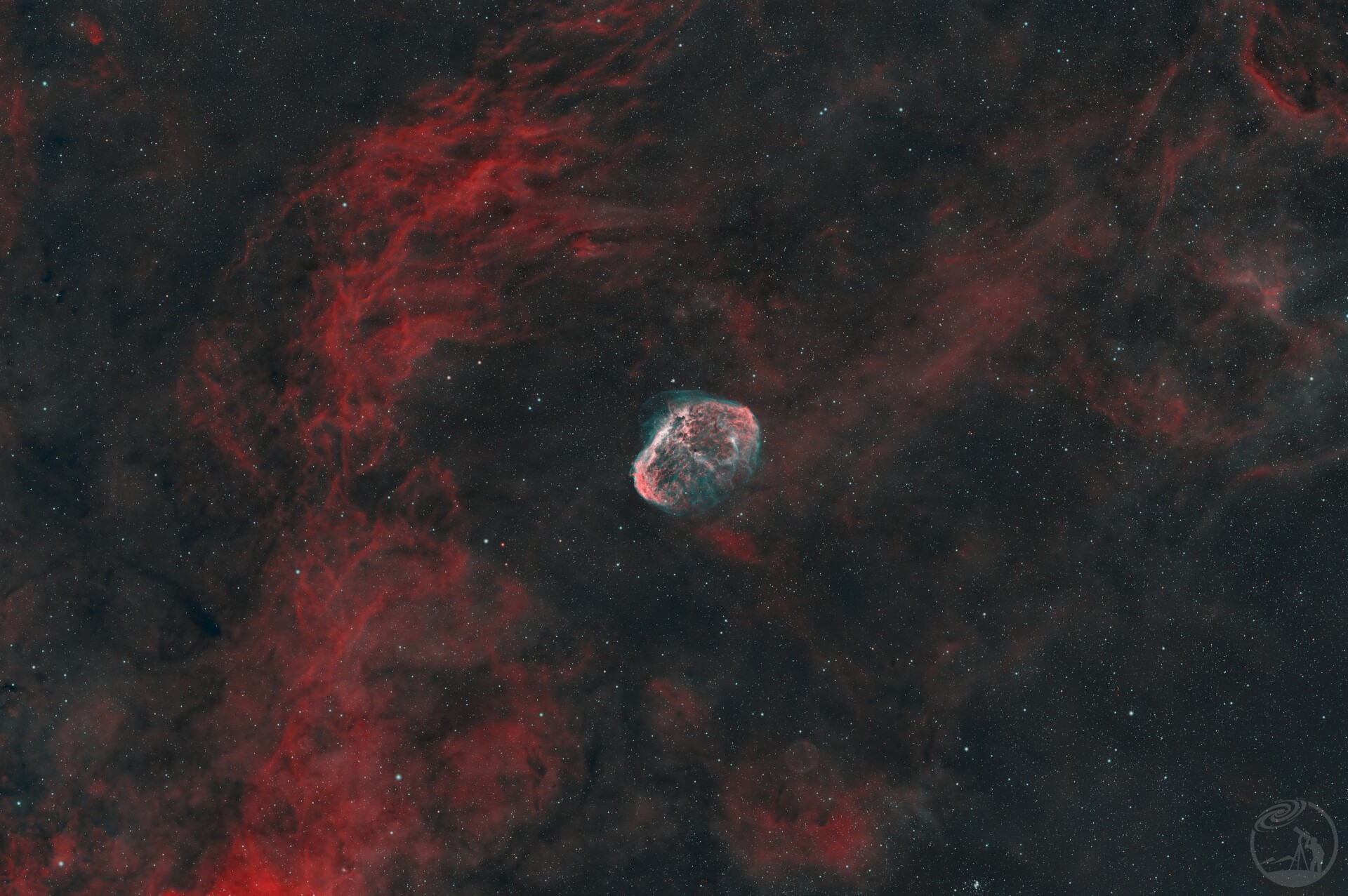 NGC6888，眉月星云（宇宙大脑花)