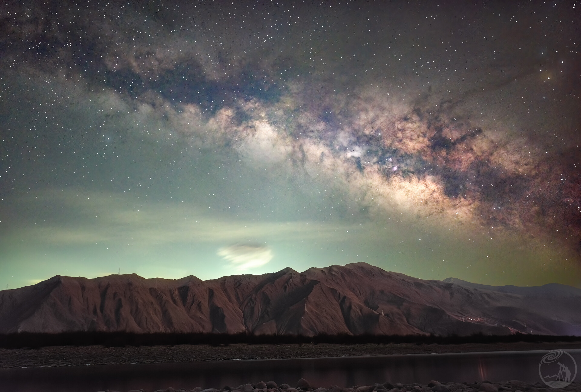 星空下的拉萨河畔