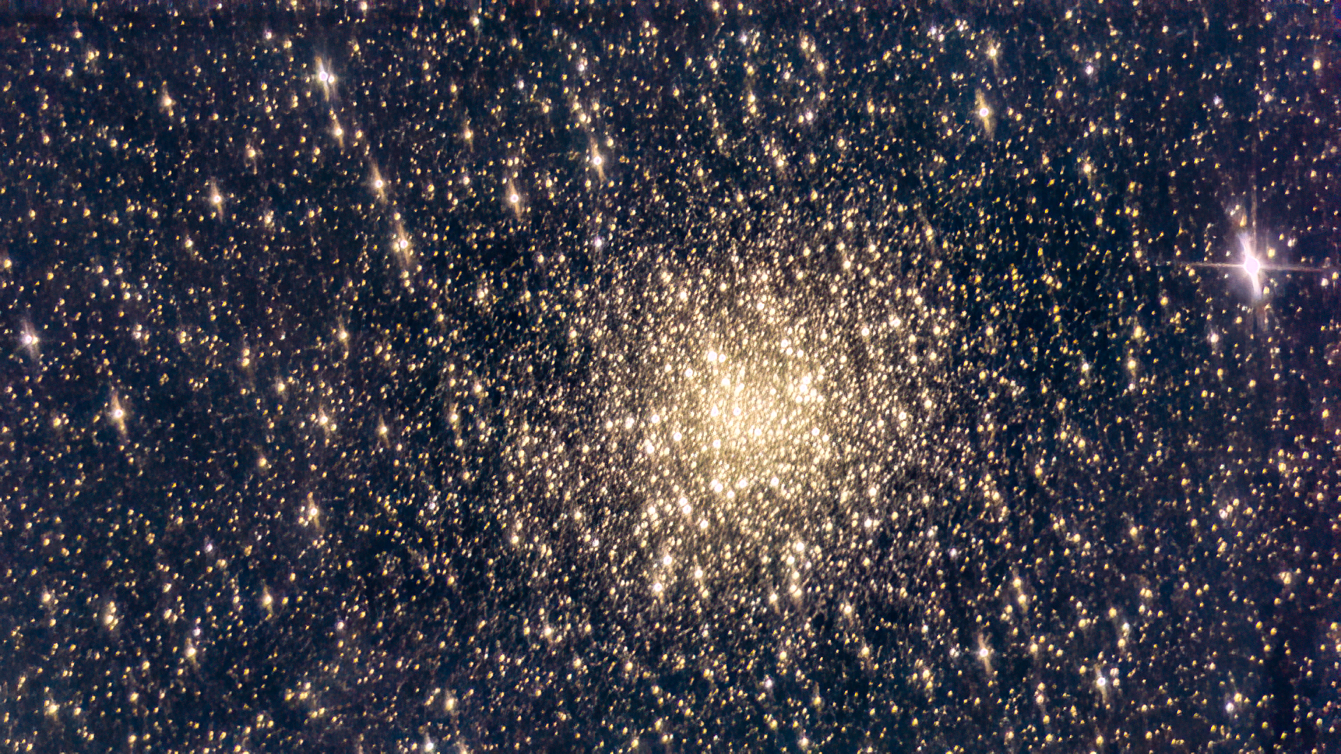 M22人马座大球状星团