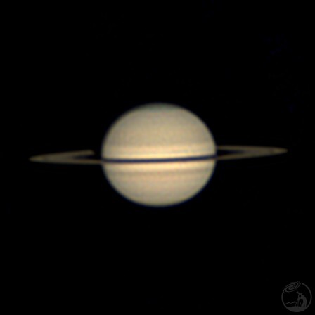 英仙座流星雨下的土星