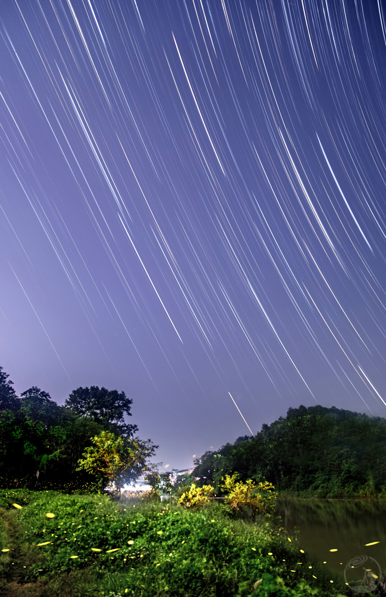 城镇的星轨和萤火虫