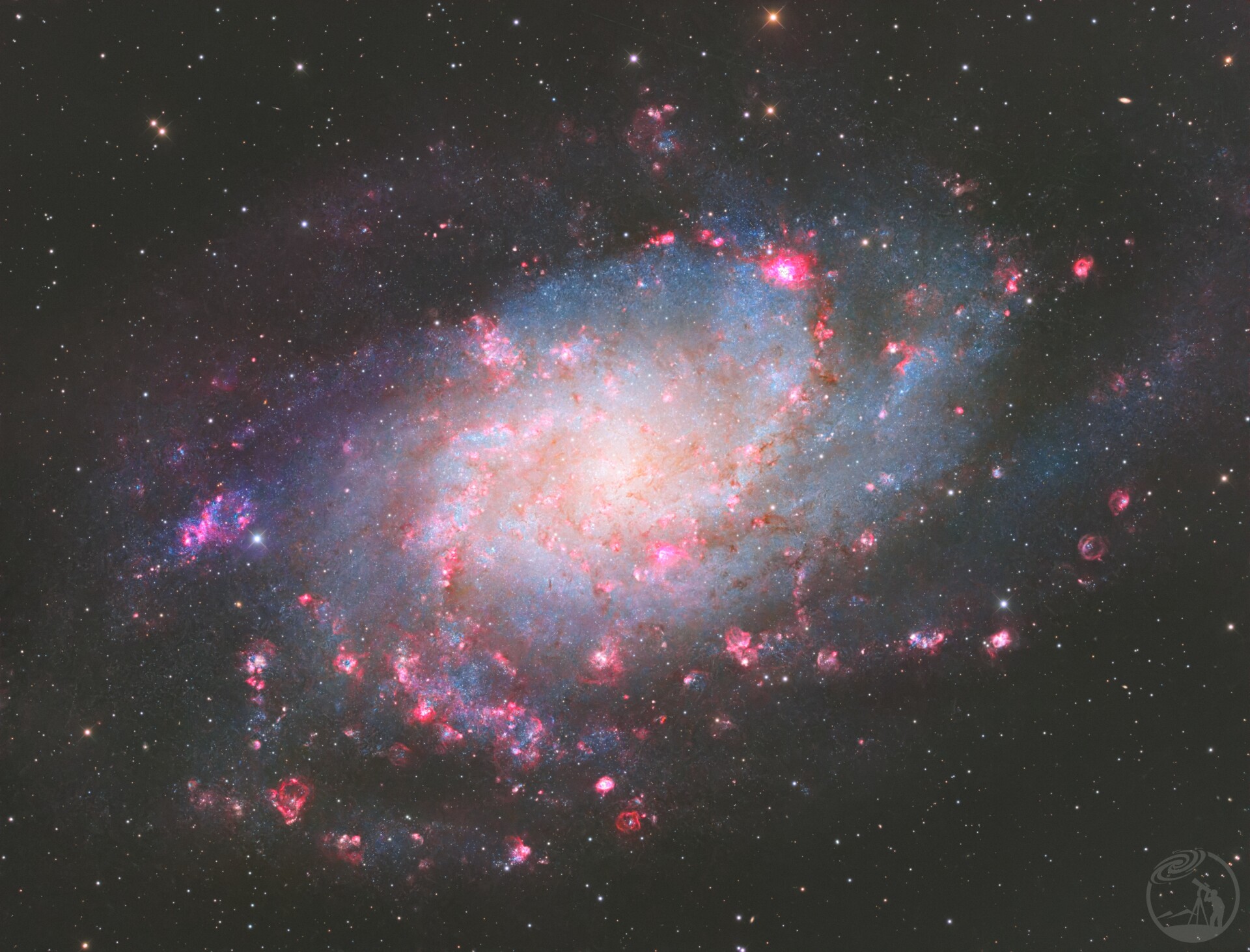 M33三角座星系