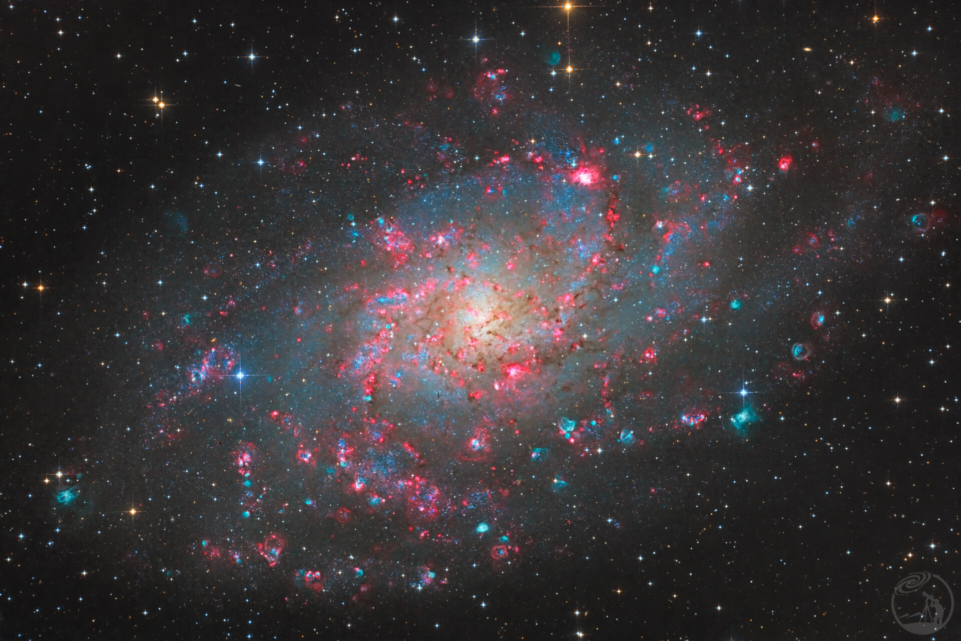 M33三角座星系