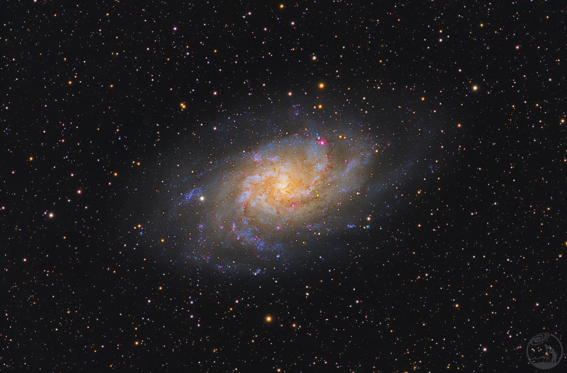 M33三角座星系