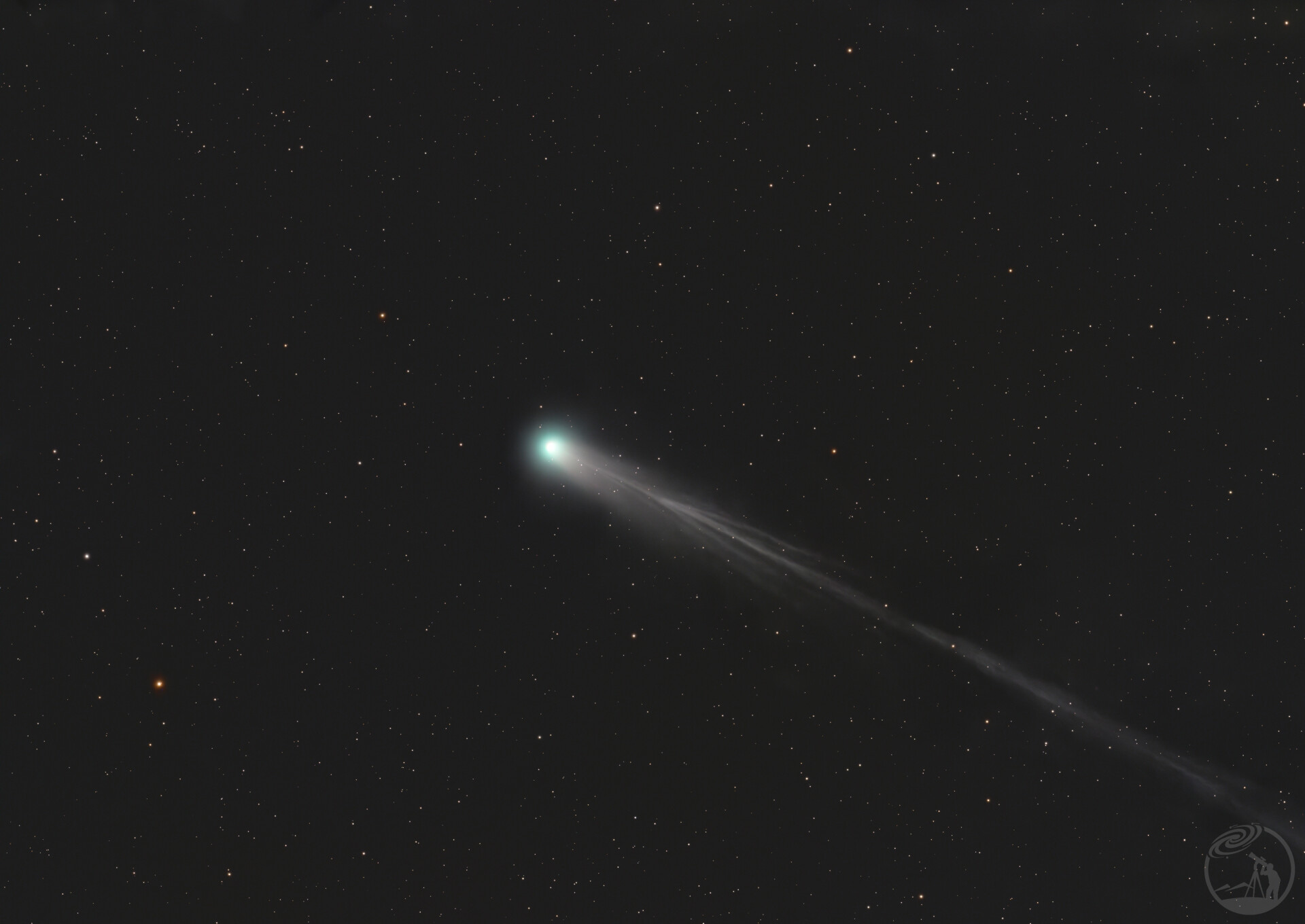 黎明前的莱蒙彗星
