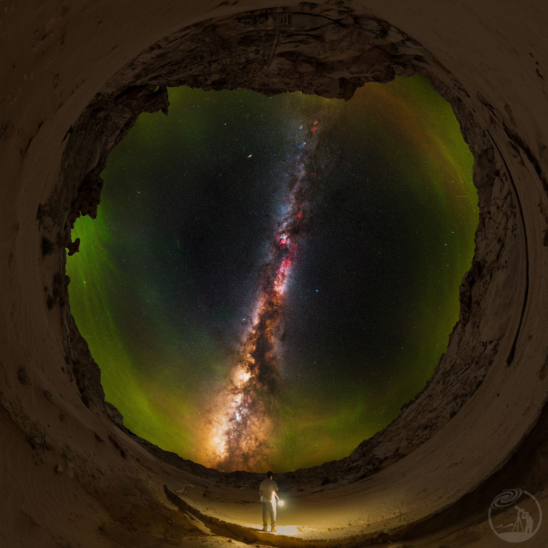 星空与巨鲲的魔幻交织