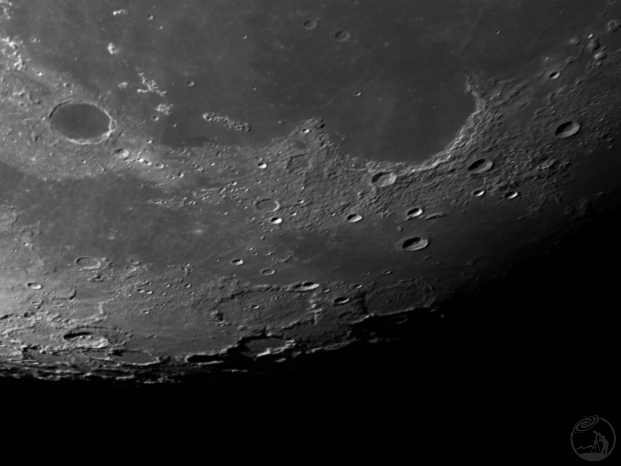 柏拉图环形山与虹湾