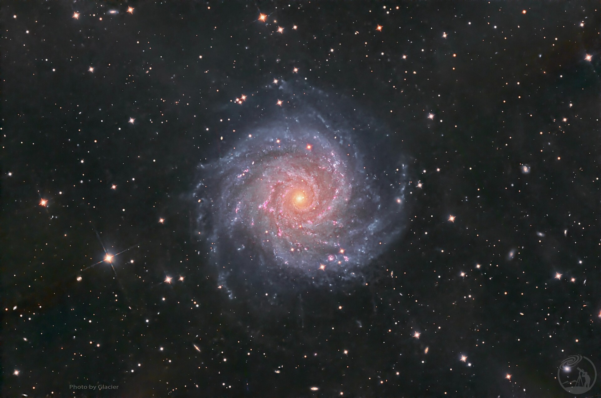 M74完美螺旋星系