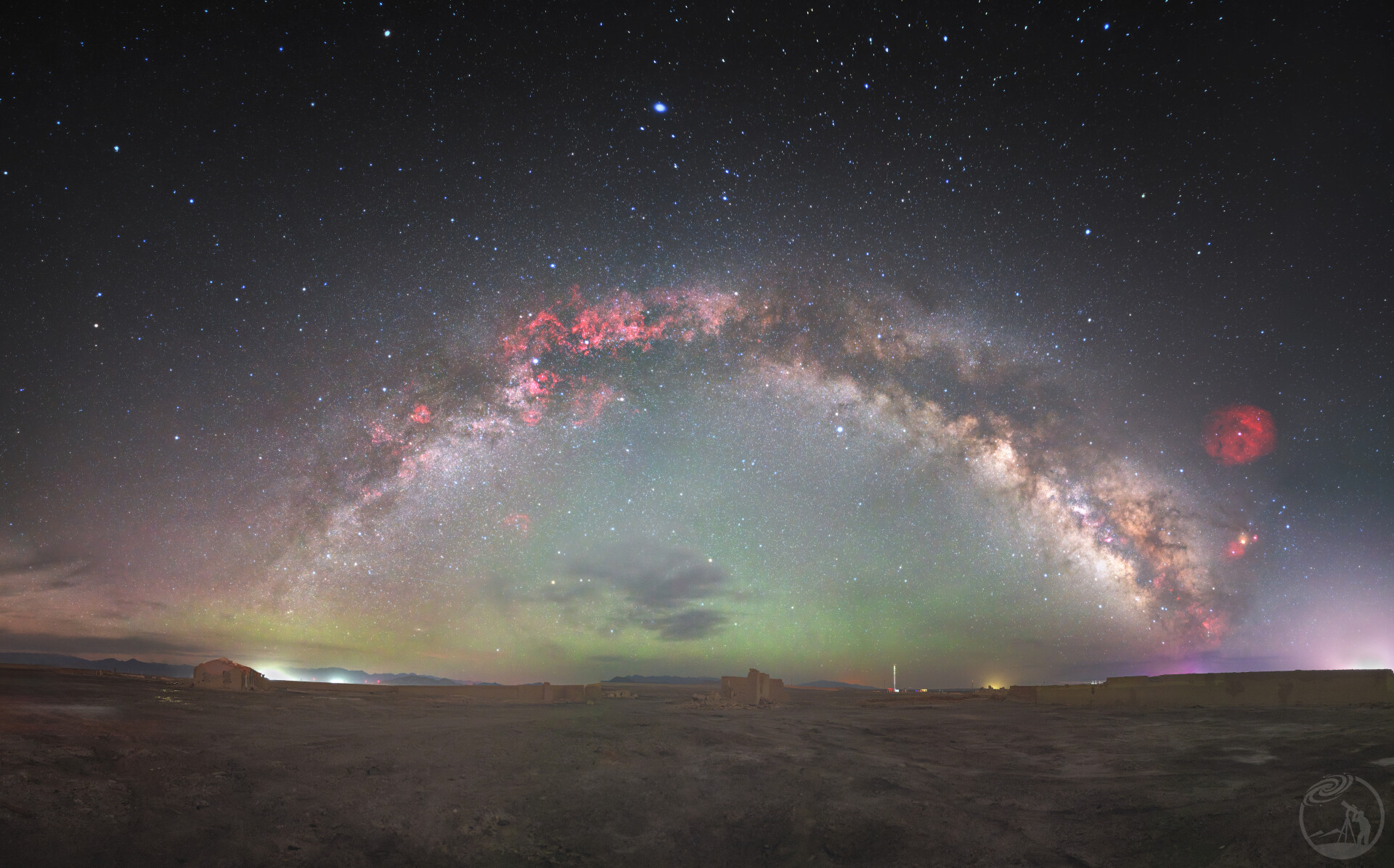 冷湖石油小镇银拱