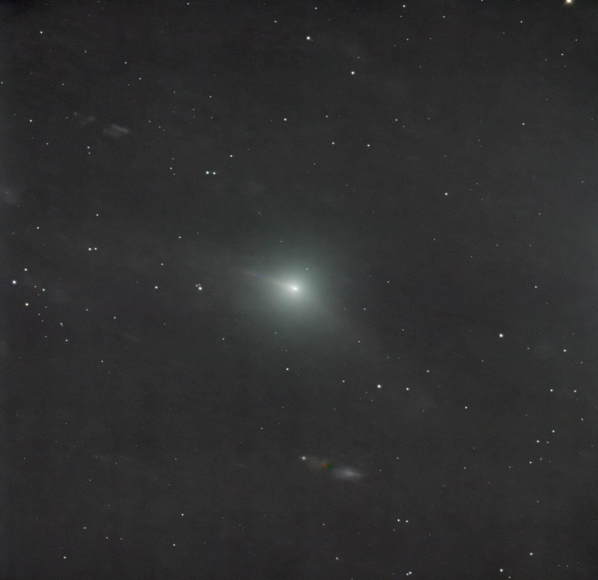 C/2025 R2 SWAN的反向彗尾