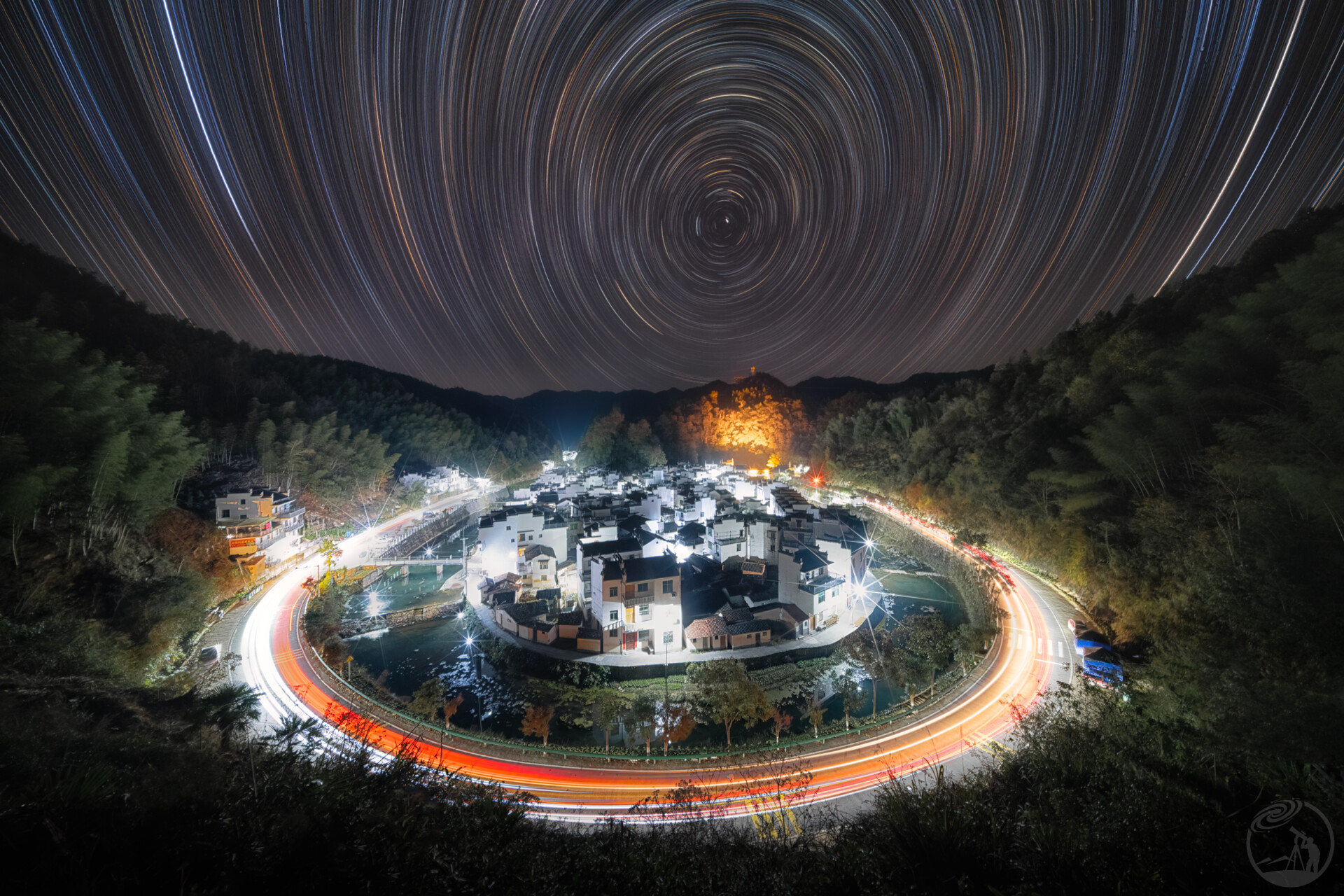 在婺源山间邂逅星轨与烟火的交响