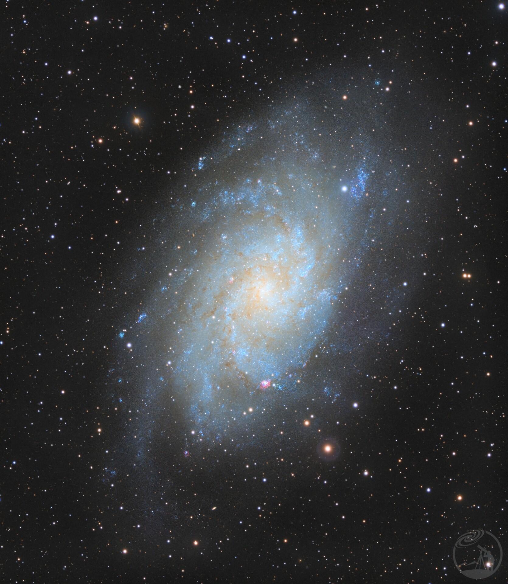 M33三角座星系