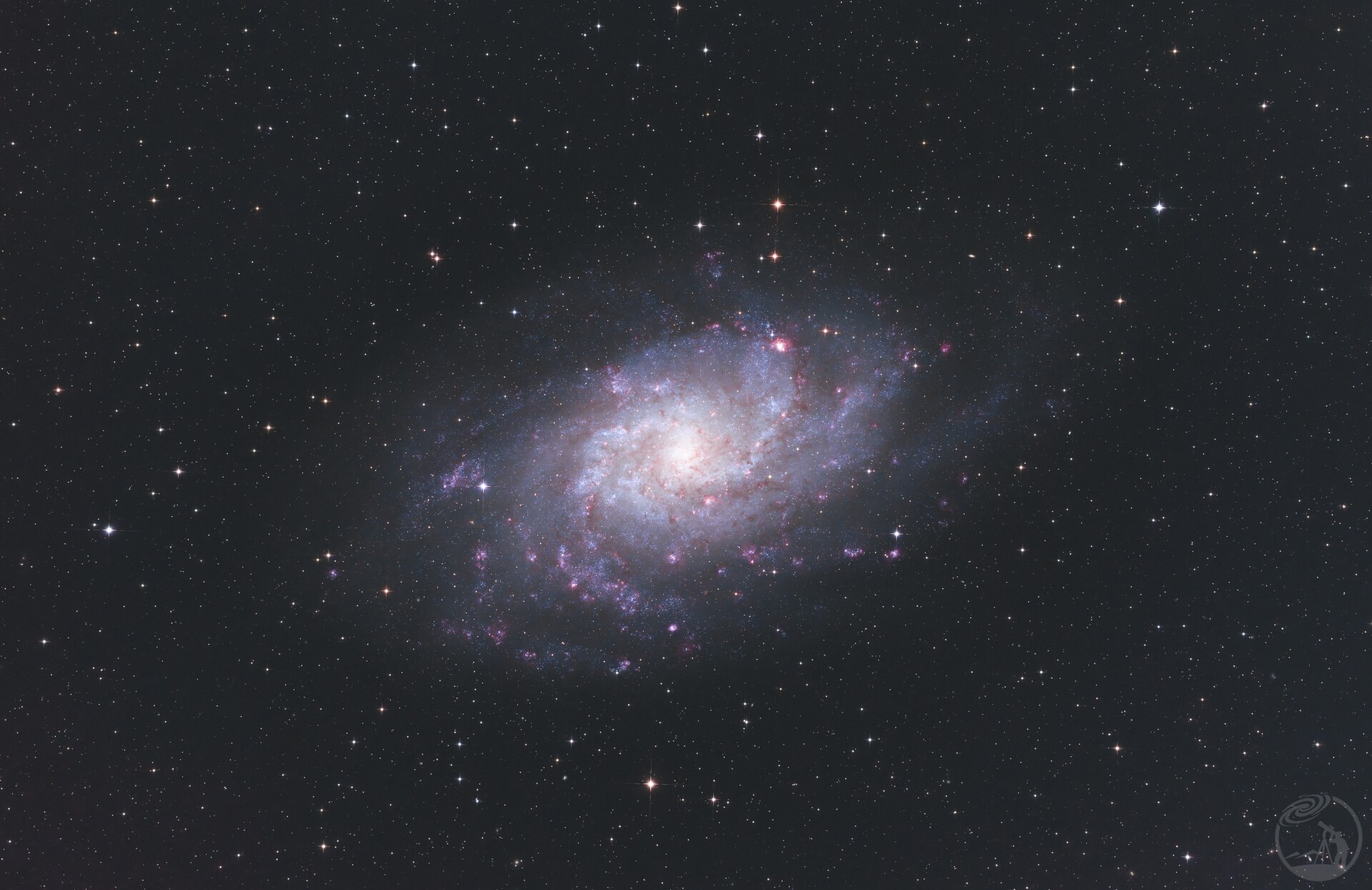 M33三角座星系