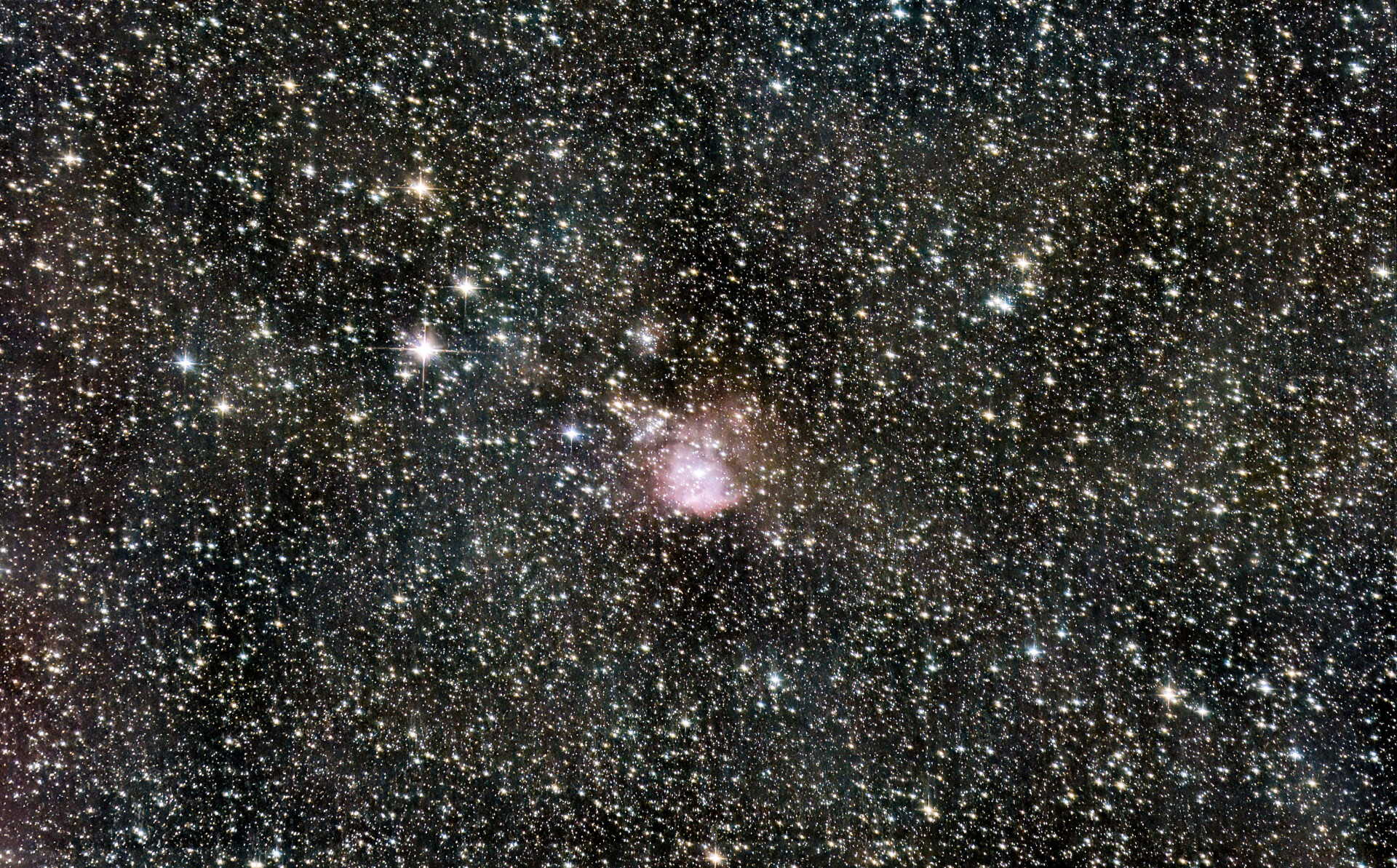8级光污染NGC2467骷髅头星云