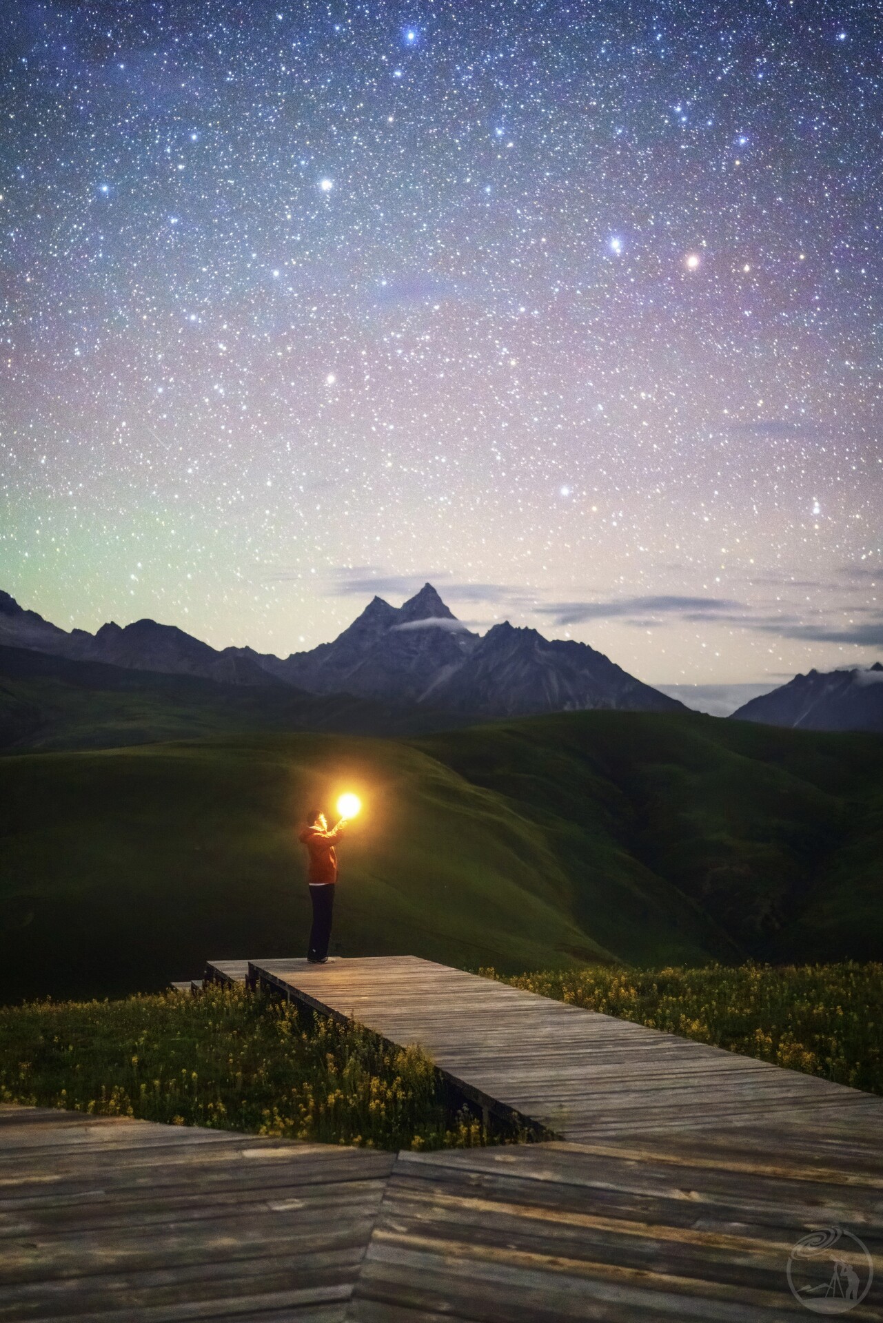 远山与星河之间