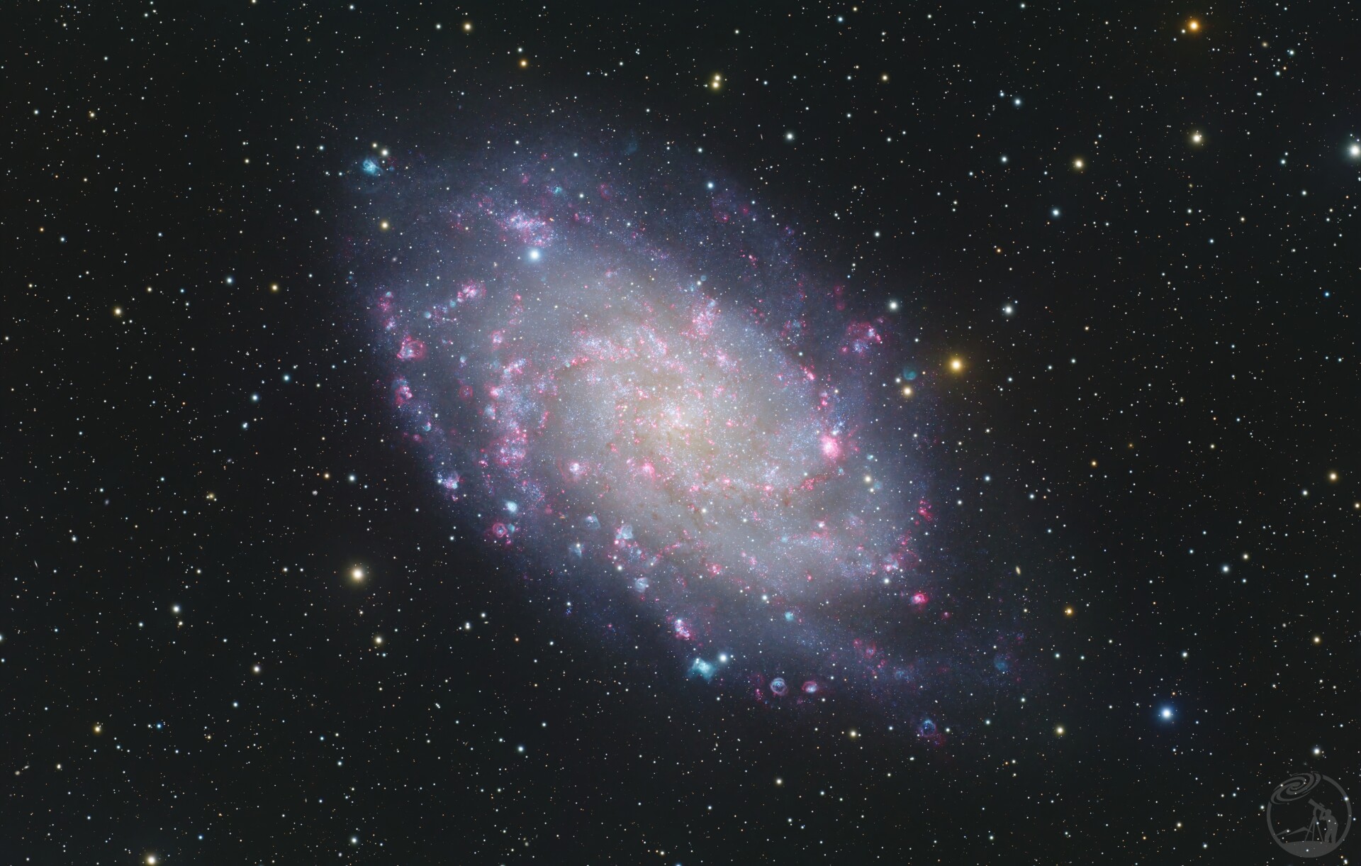 M33三角座星系