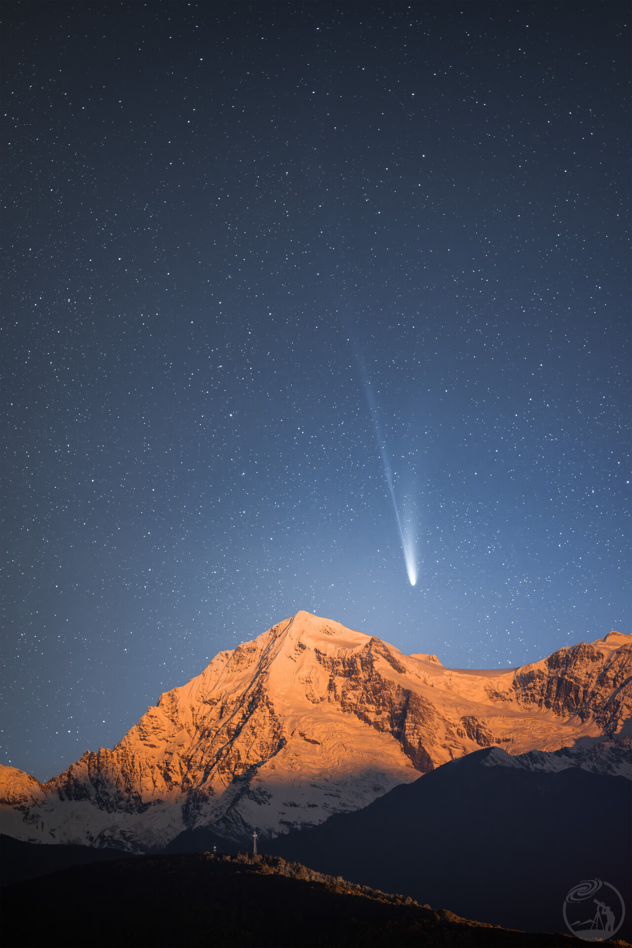 A6彗星梅里雪山月照金山