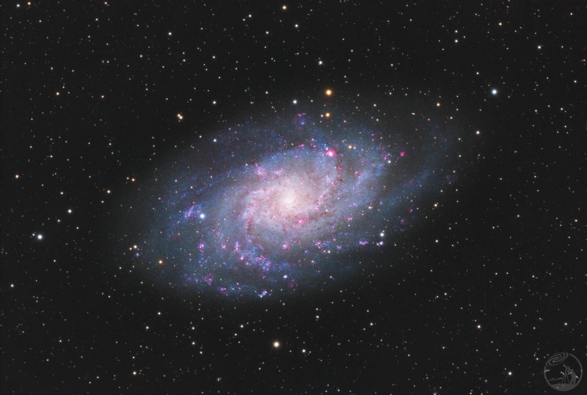 M33三角座星系