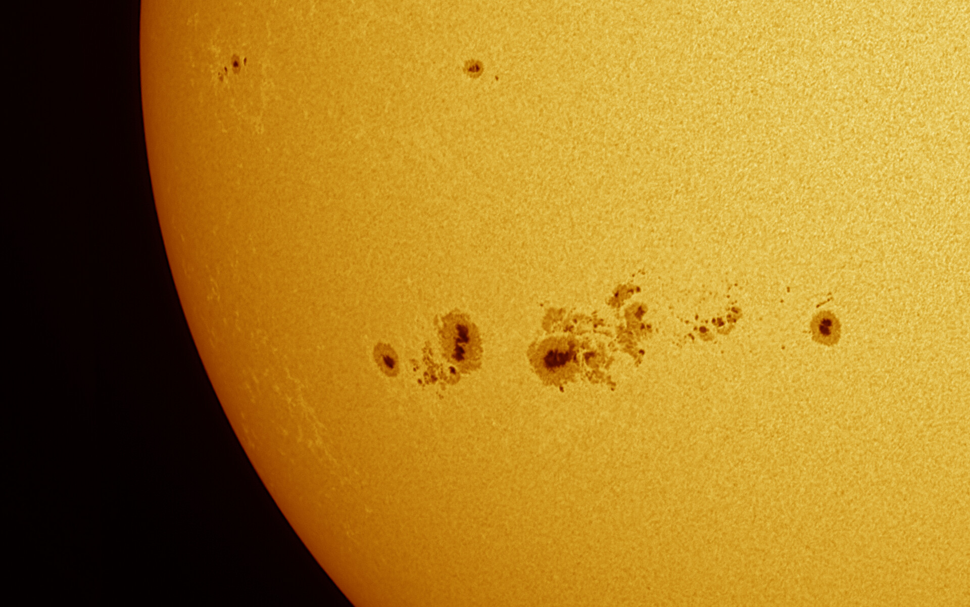 4294和4296超级黑子群