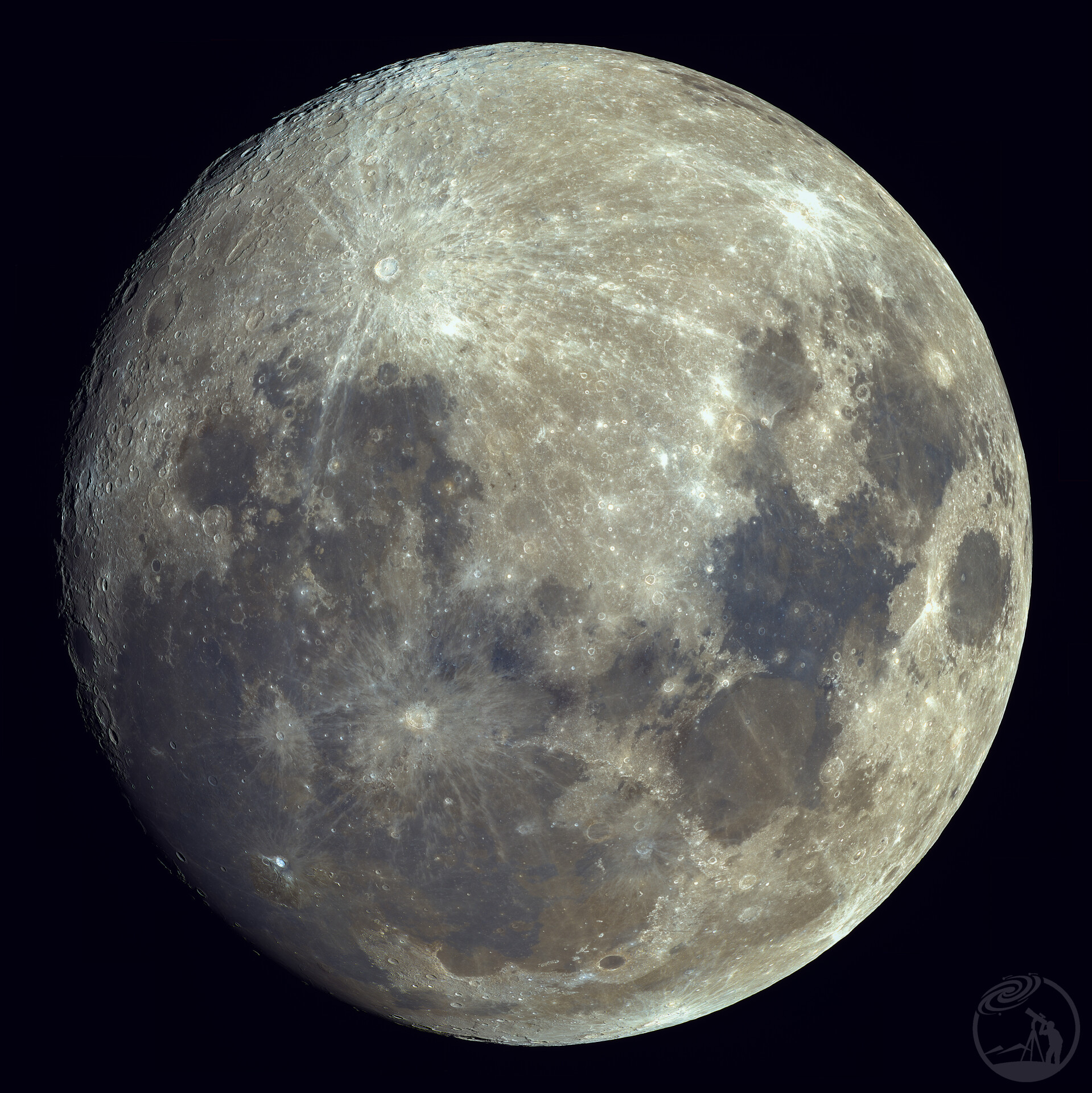 即将满月的盈凸月