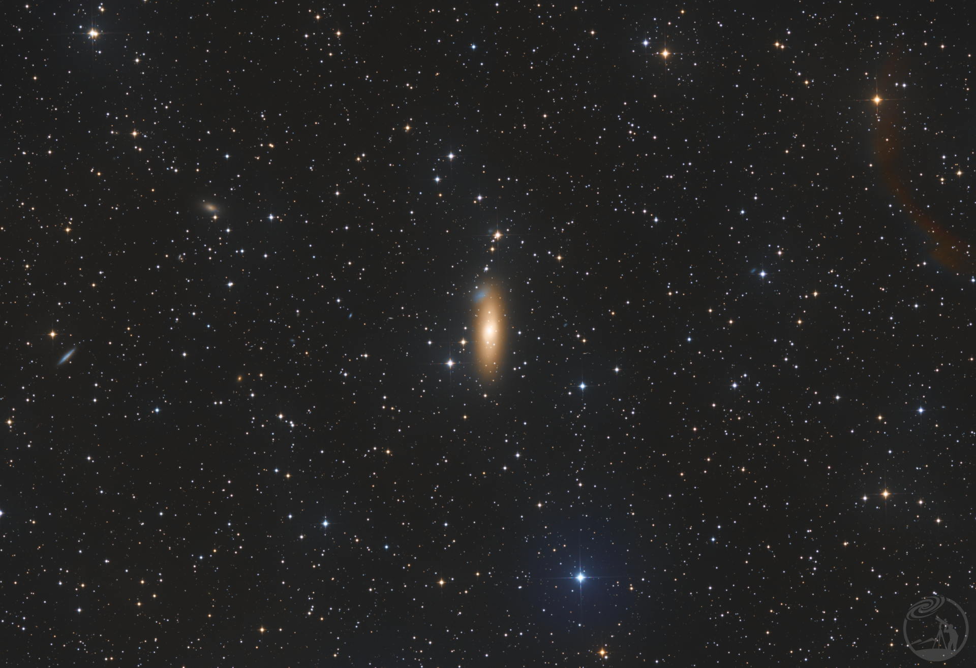 没有人发的小星系NGC 1023