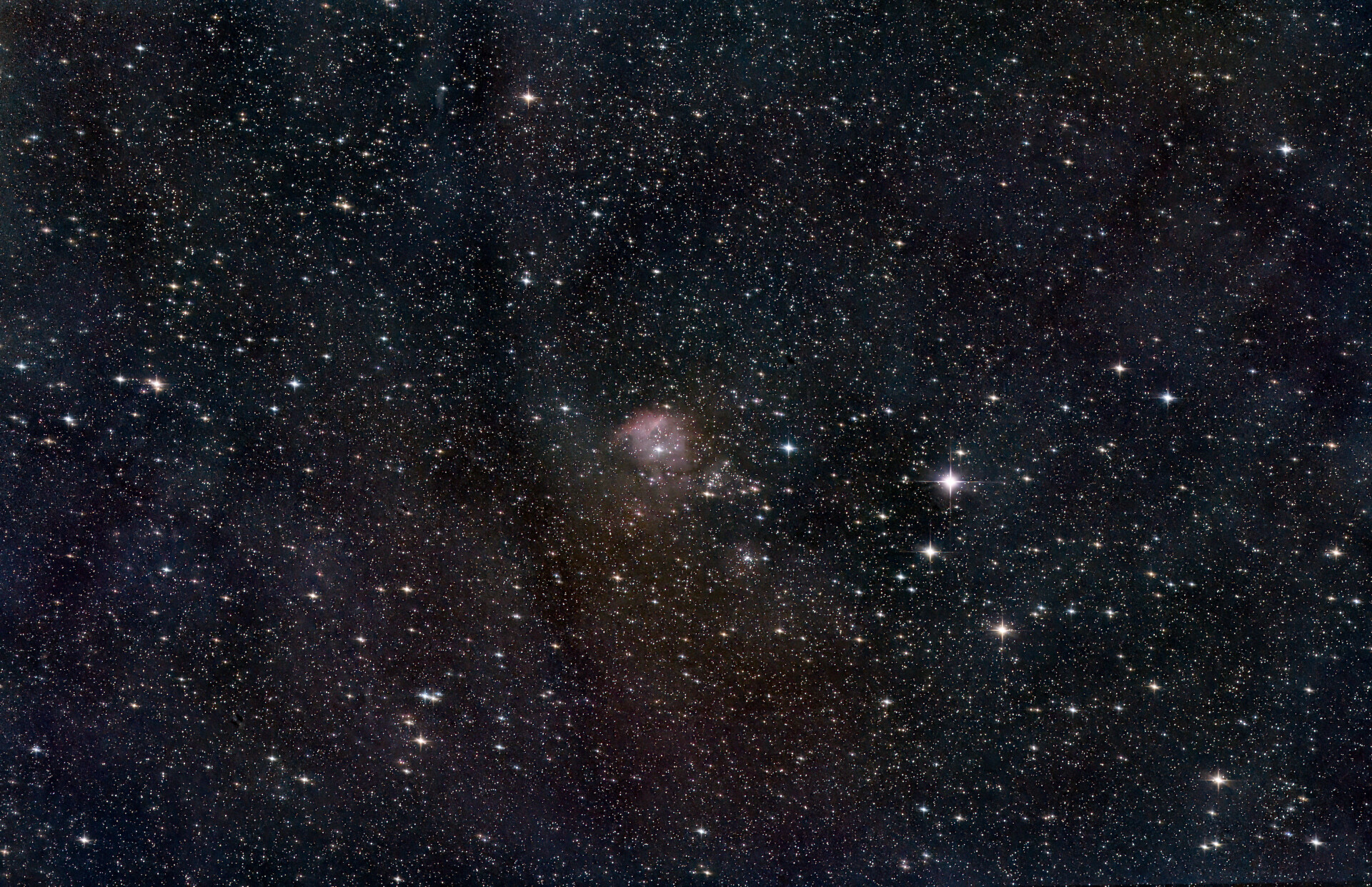 八级区NGC2467骷髅头星云