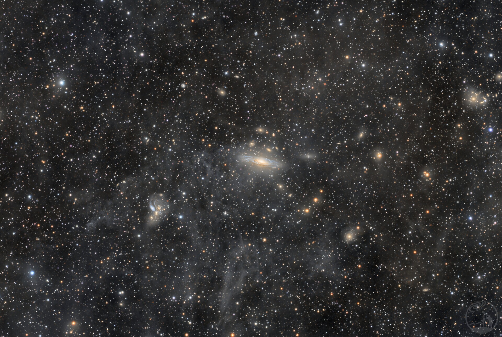 宇宙尘埃里的鹿舔星系及史蒂芬五重奏