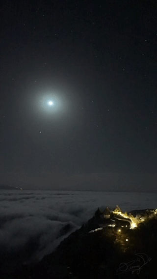 双子座流星雨，双星伴月