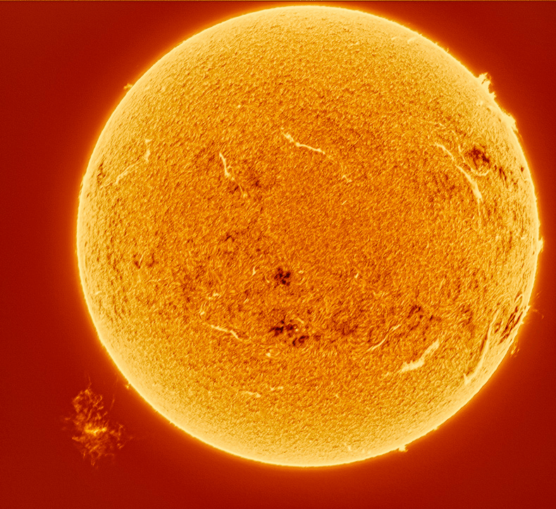 太阳上空漂浮的云（动图）