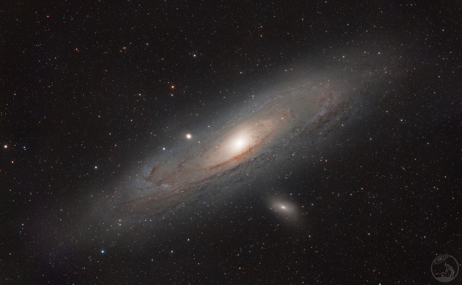 双子座流星雨洒满天际时的 M31