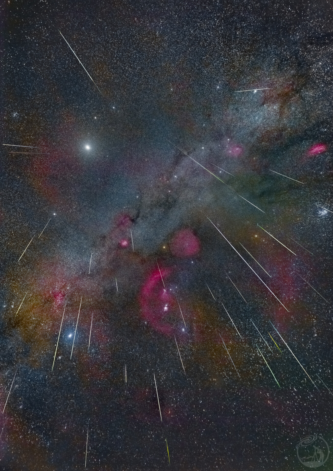 流星雨闪耀于银河