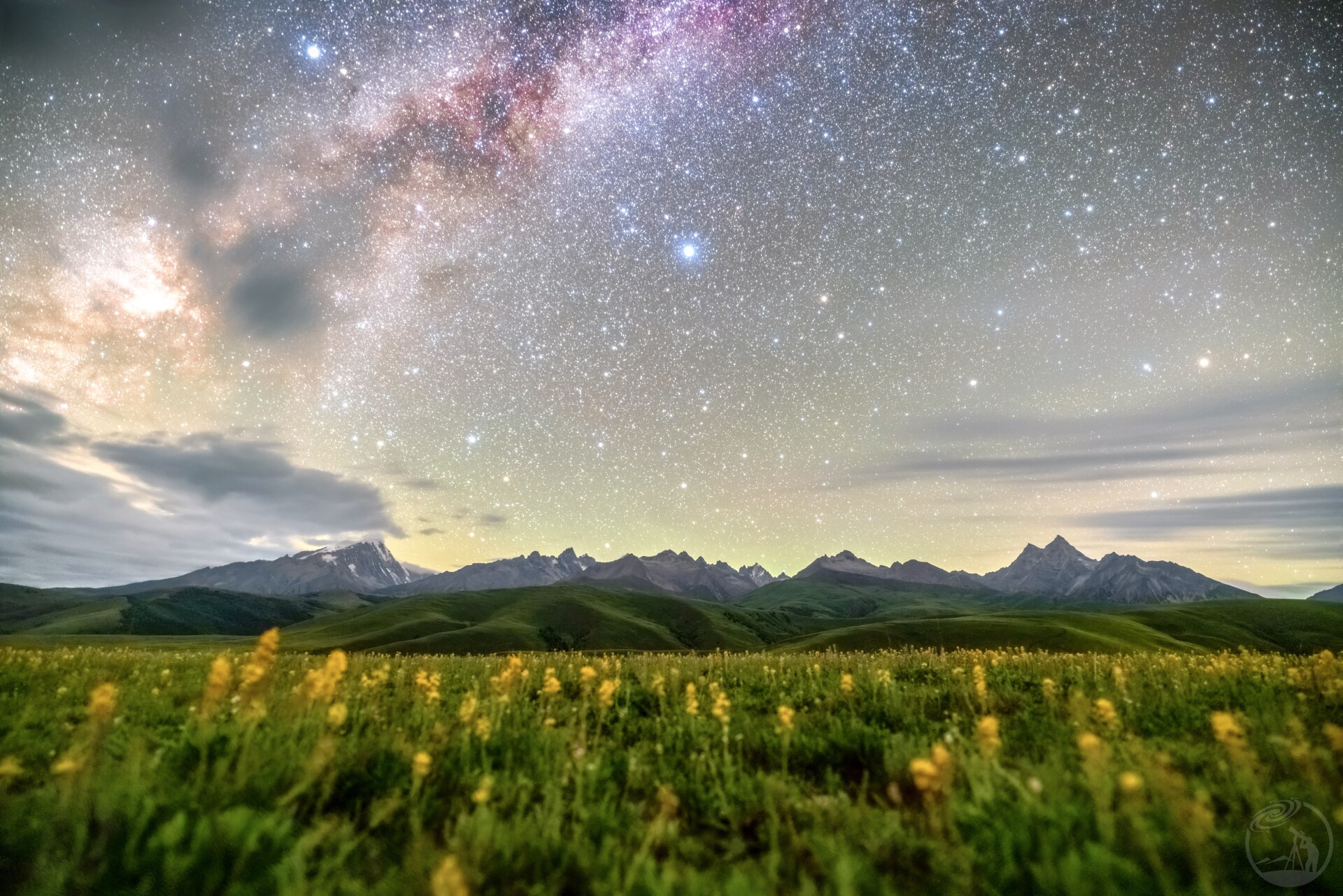 星河之下的格聂群峰