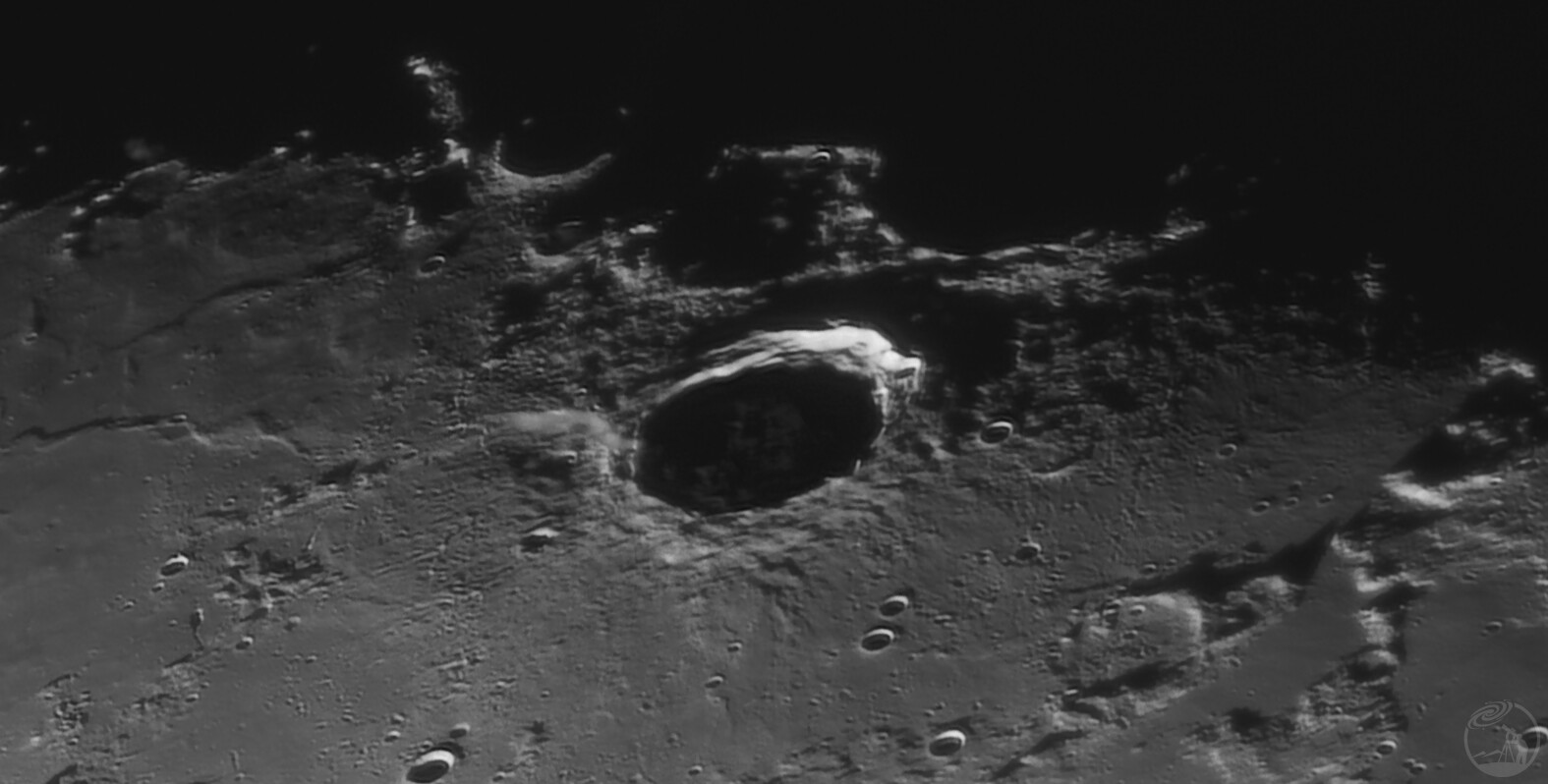 黑暗中的光明-海格力斯环形山