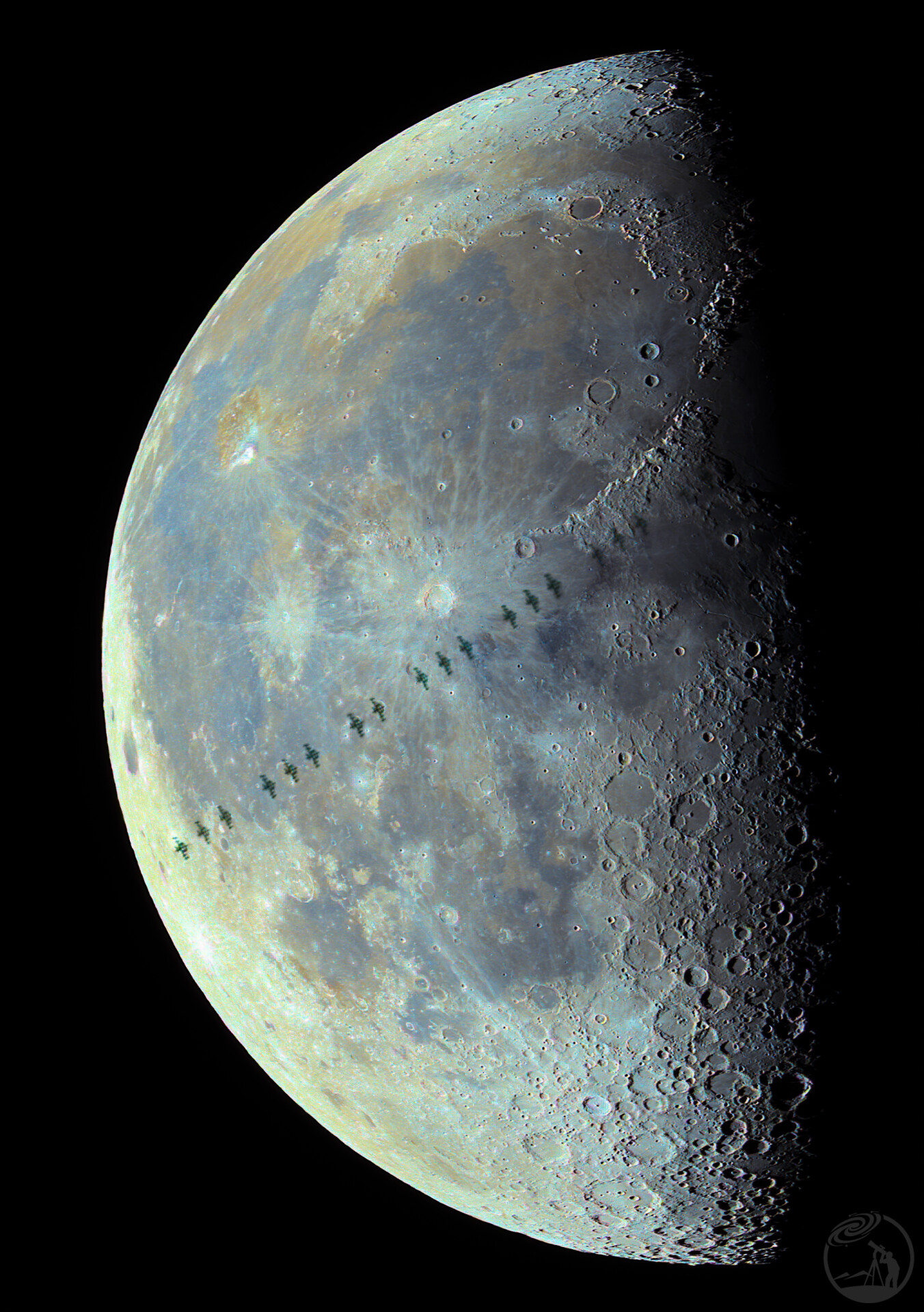 国际空间站凌月