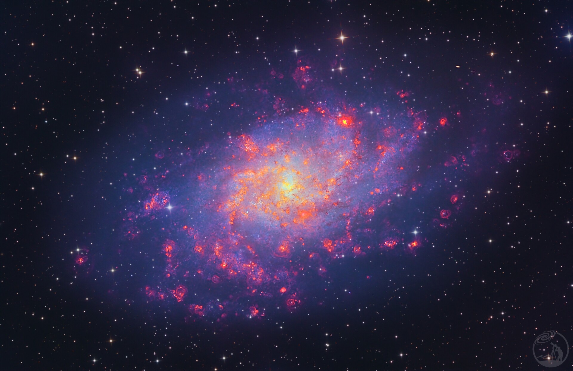 M33三角座星系