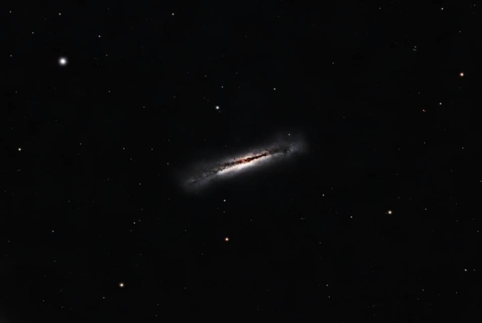 NGC 3628汉堡星系（狮子座三星系）
