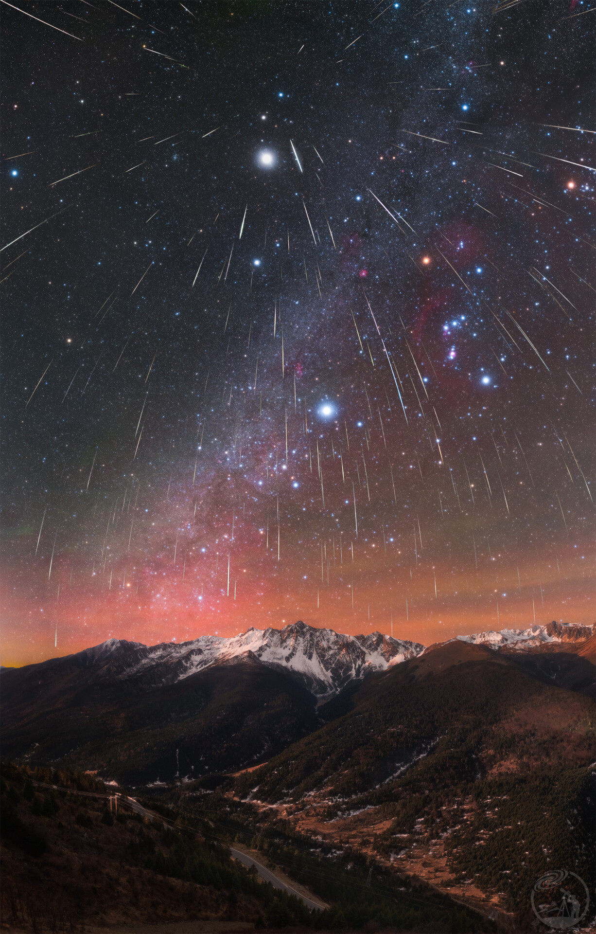 無名の雪山とふたご座流星群の奇跡