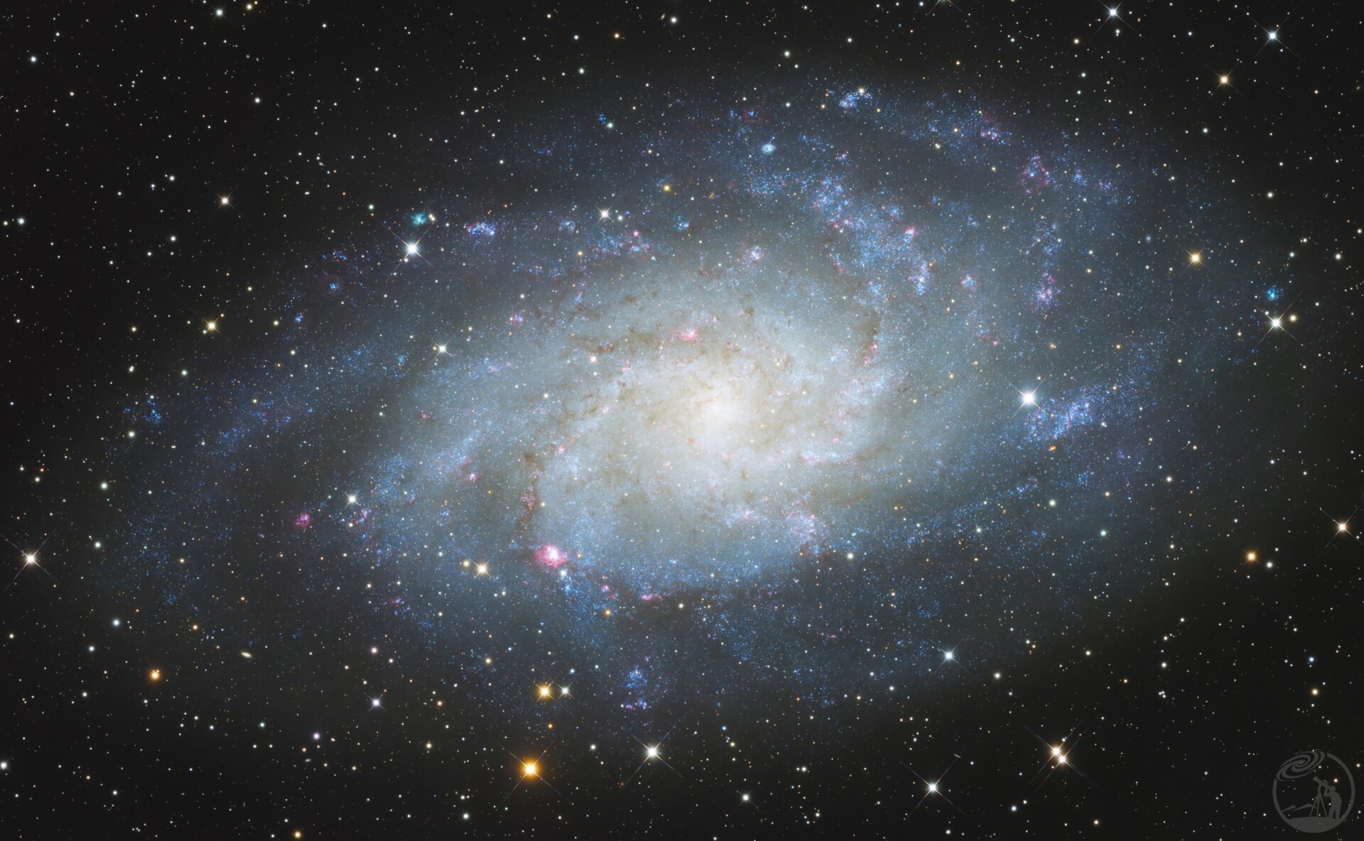 M33三角座星系RGB V1